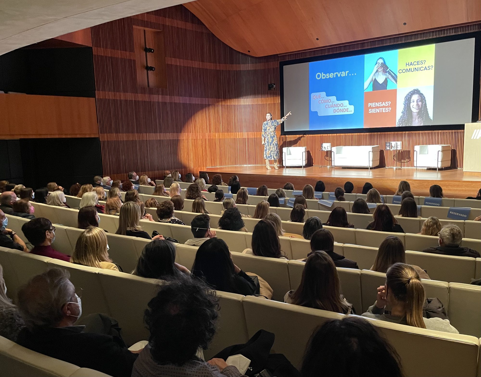 Natalia Sanchidrián speaking on stage to a full auditorium